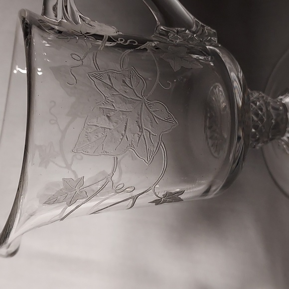 Vintage Glass Etched Leaf Vine Pattern Creamer Sugar Two Piece Set - Picture 3 of 9